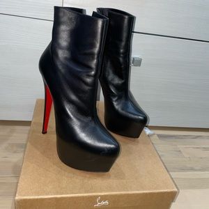 Christian Louboutin black leather DAF BOOTY 160 size 39.5